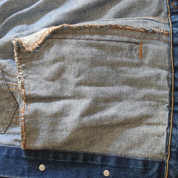 Women's Levi Blue Denim Jacket. - Picture 7 of 7